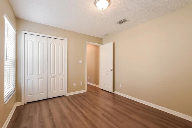 Photo - 87 Pine Forest Pl