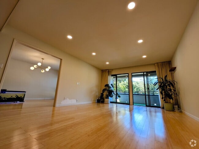 Building Photo - 10 Scenic Way Unit 203 Rental