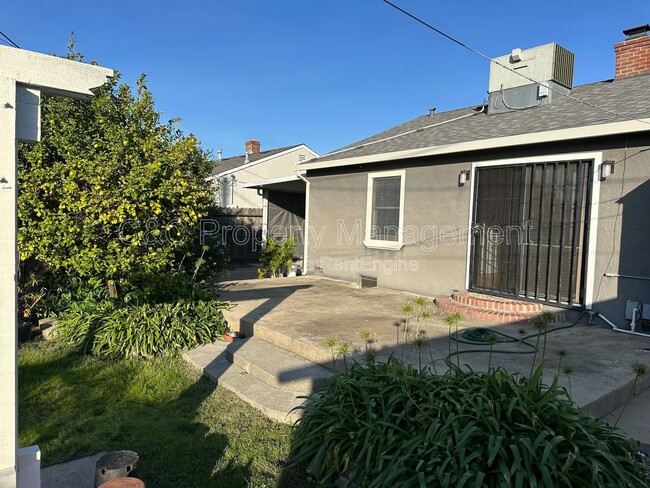 Photo - 5700 61st St