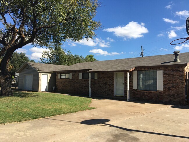 Photo - 200 Linden St