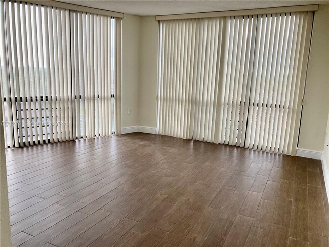 Photo - 13951 Kendale Lakes Cir Unit 604-A