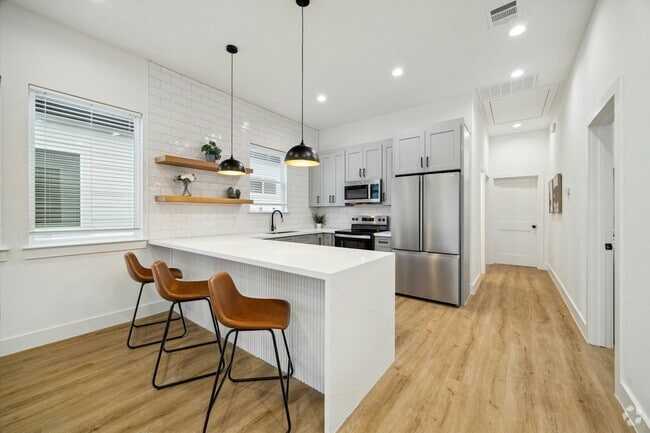 Building Photo - 3504 Delhi St Rental