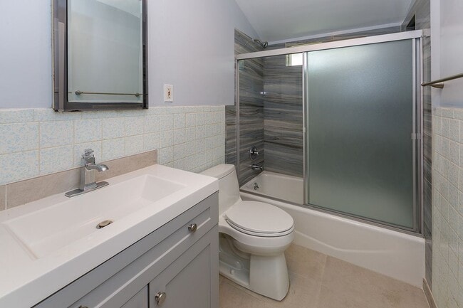 Photo - 5202 Woodman Ave