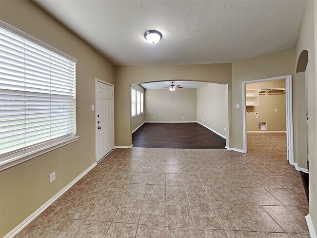 Photo - 1927 Makenna Ln