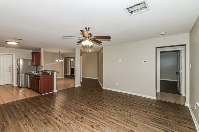 Photo - 2131 Golden Topaz Dr