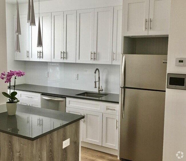 Building Photo - 68-56 76th St Unit 1 Rental