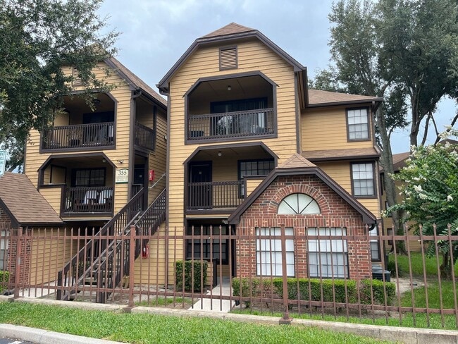 Building Photo - 355 Lakepointe Dr Unit 102