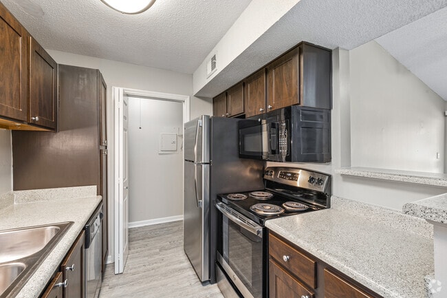 1BR, 1BA - 612SF - with Fireplace - Kitchen