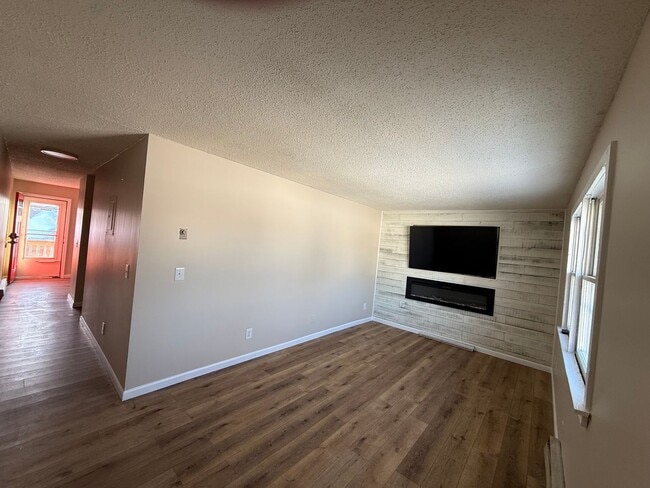 Photo - 3101-3105 S. Madison St. Unidad #2