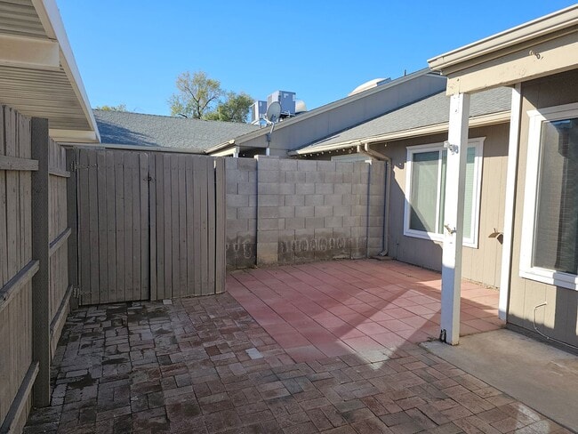 Photo - Cute Cimarron Bungalow!