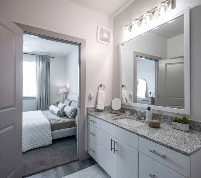 Building Photo - 13958 Cottingham Rd Unit 2209