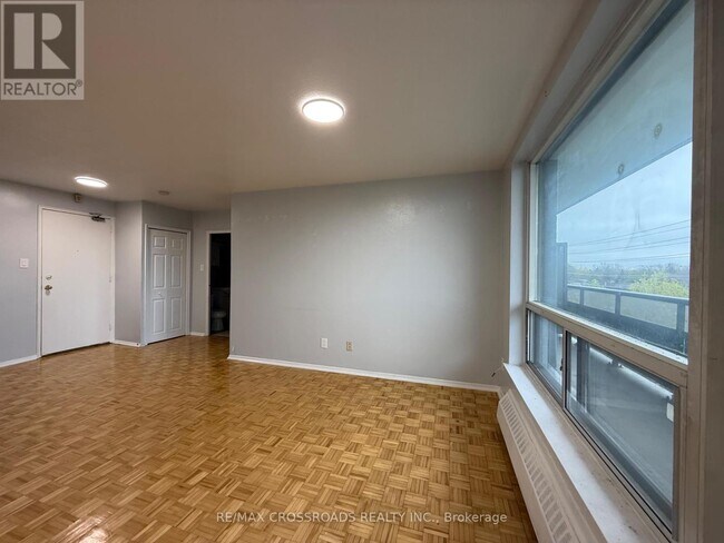 Photo - 363 Lakeshore Rd E Unit 504