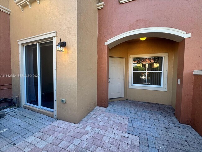 Photo - 5004 S Harbor Isles Dr