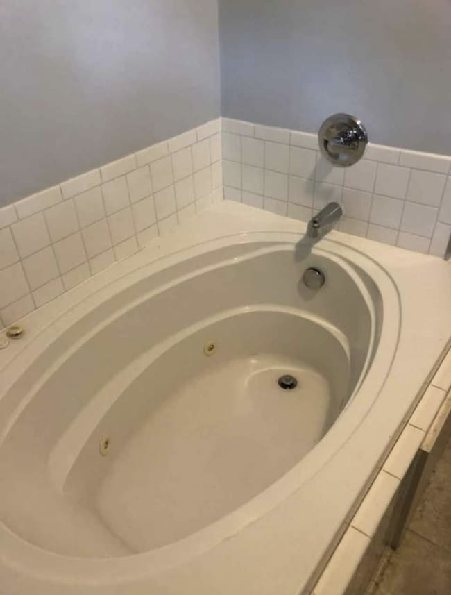 Building Photo - 307 W 32nd St Rental