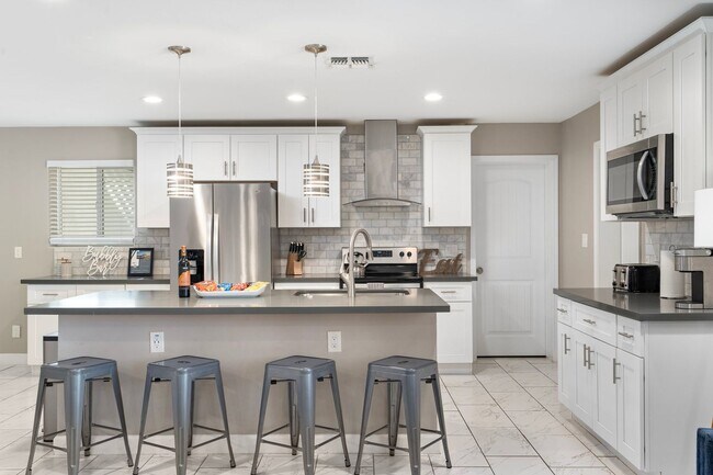 Photo - N 66th Street