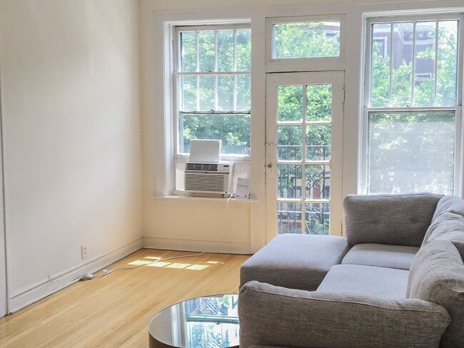 Photo - 435 W Surf St Unit 1H