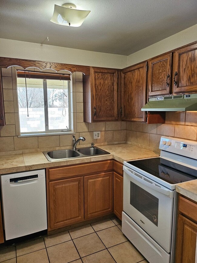 Photo - 745 McCarthy Dr Unit #C