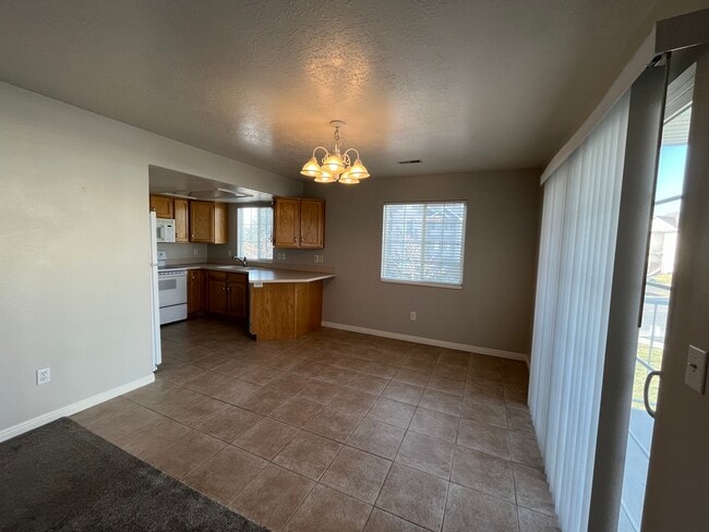 Dining - 1077 W 1360 S Unit 1077