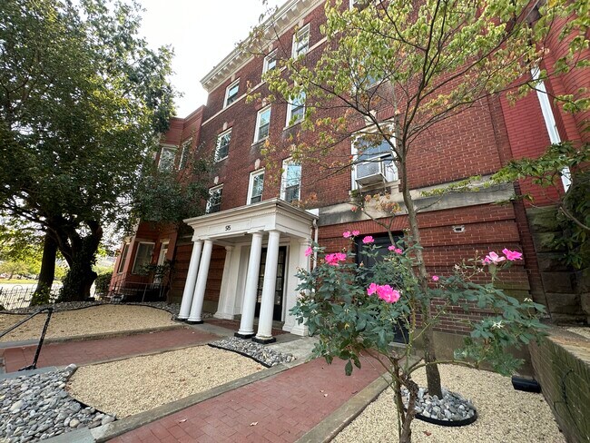 515 Seward Sq SE Unit 8