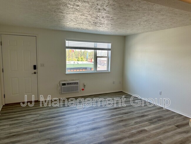 Photo - 1223 2nd St Unit Webster Apartments