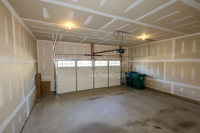 Photo - 7183 Yare St