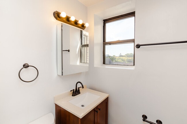 Photo - 1430 N Dearborn Pkwy Unit 502