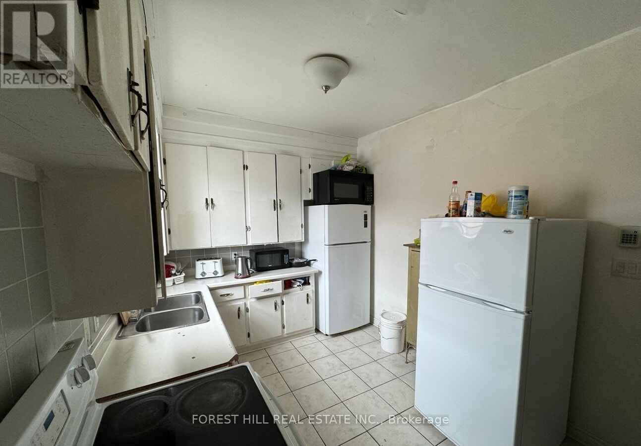 Photo - 745 Barton St E