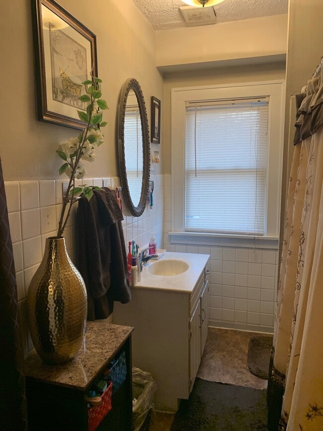 Photo - Spacious 3 Bedroom 1 Bath house in Crystal!