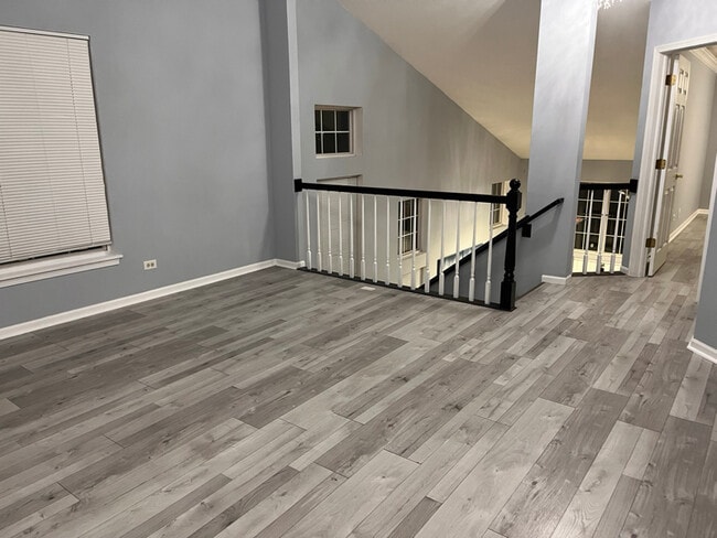 Photo - 211 Oxford Ct