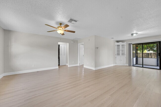 Photo - 2251 SE Holland St