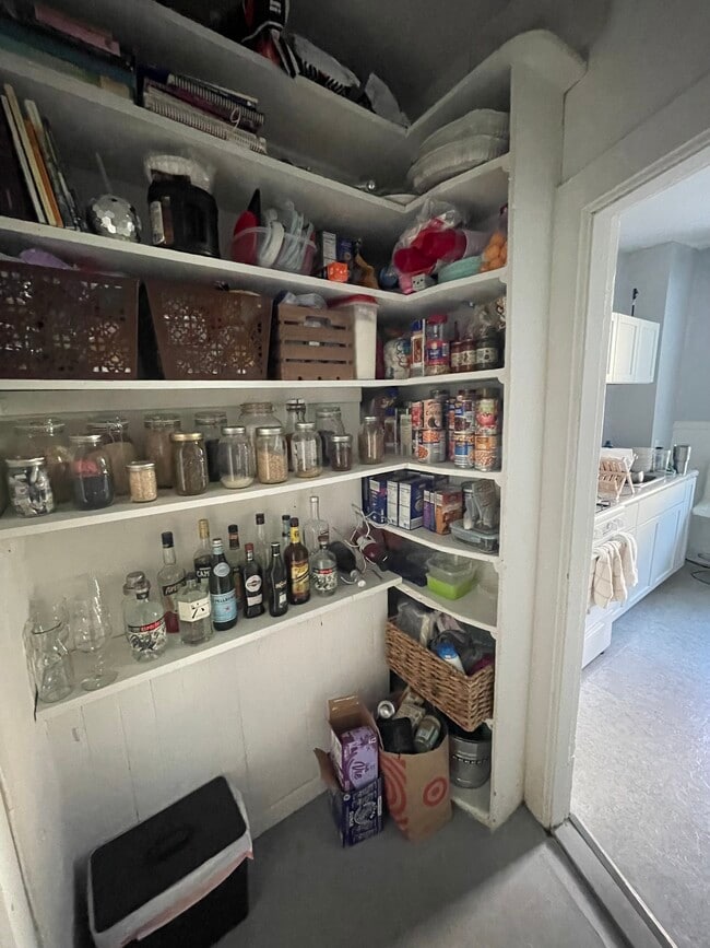 Photo - 1928 Feronia Ave