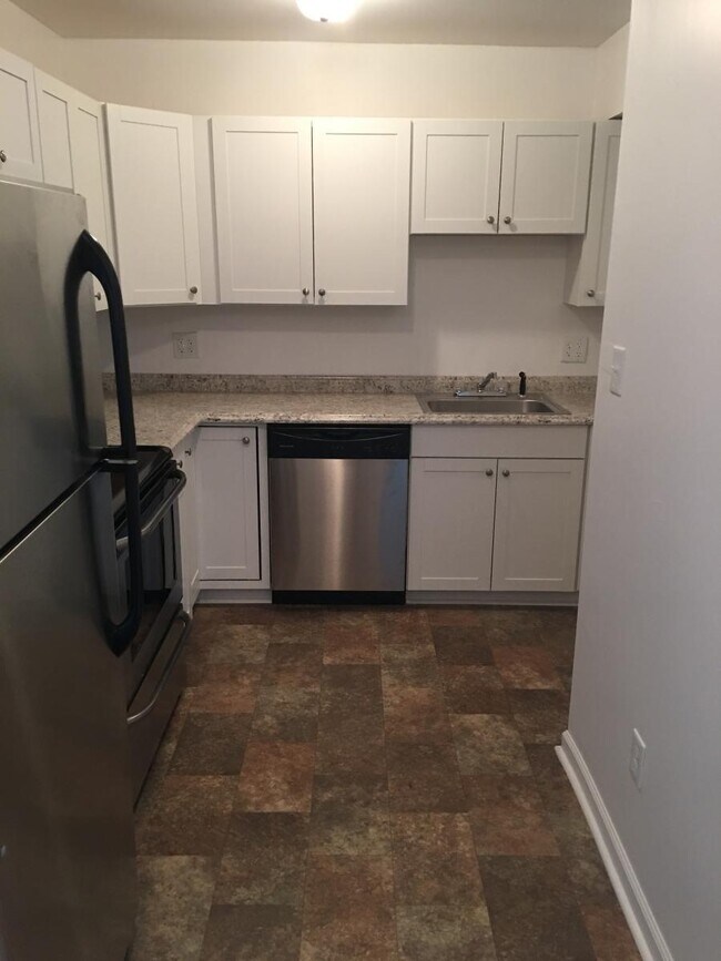 Photo - Lakeside Plaza Apartments