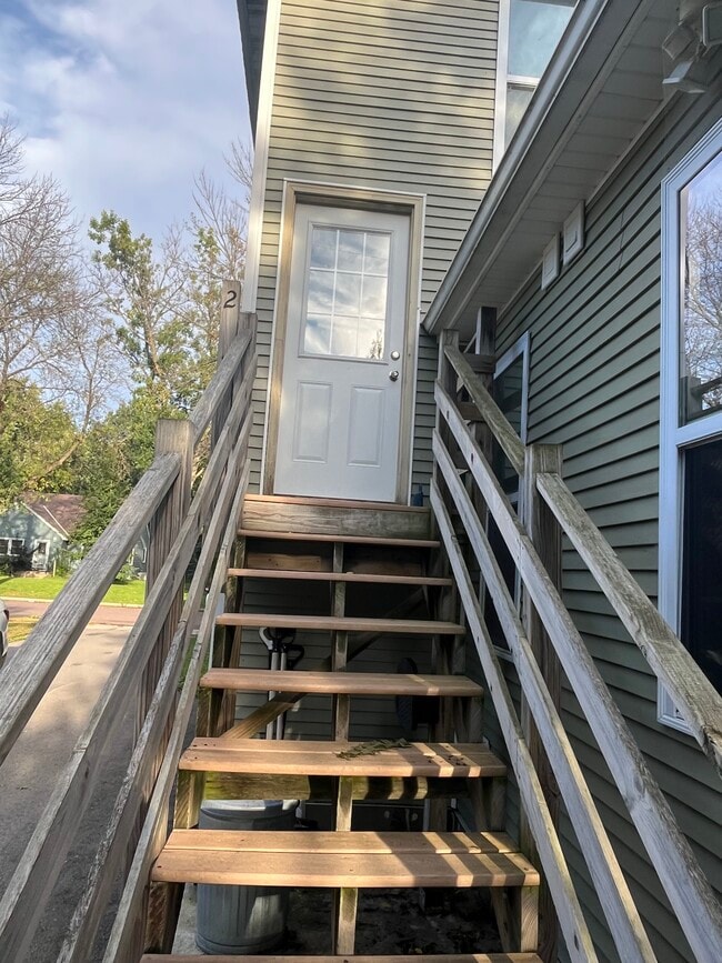 310 4th Ave SE Unit 1 Bed