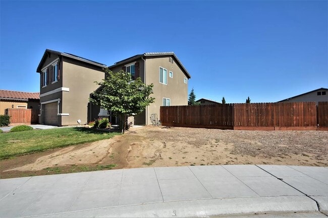 Photo - 6856 E Geary St