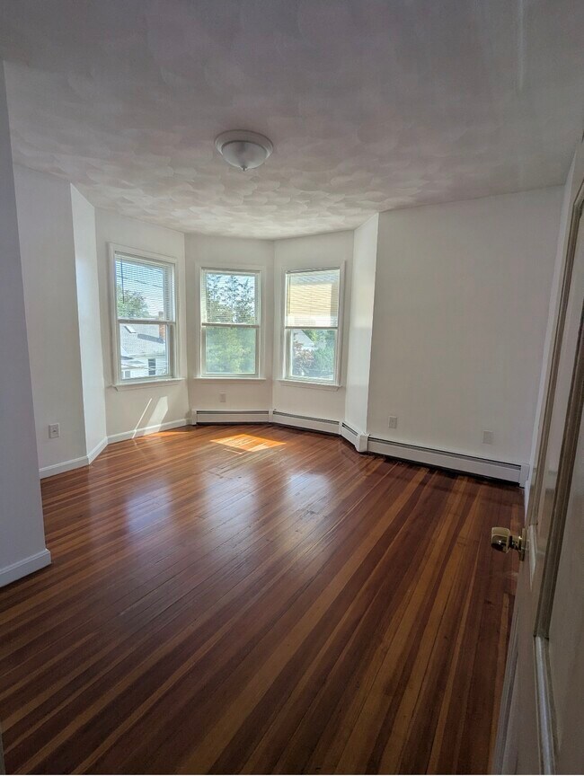 Photo - 8 Pearl St Unit 4 Bed June 2027