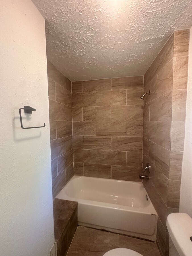 Photo - 978 Ringold St