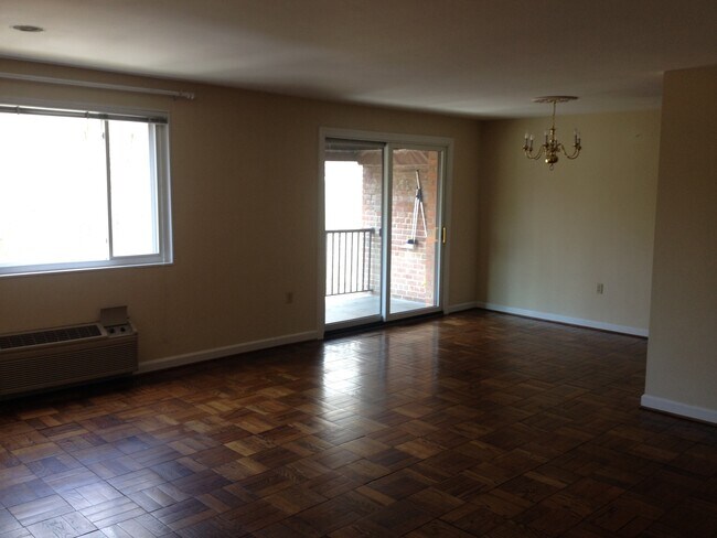 Photo - 4114 Davis Pl NW