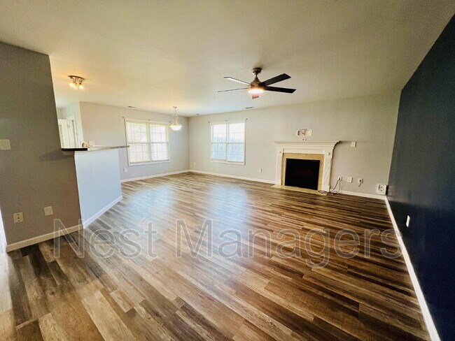 Photo - 641 Hogart St