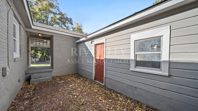 1290 Dellwood Ave