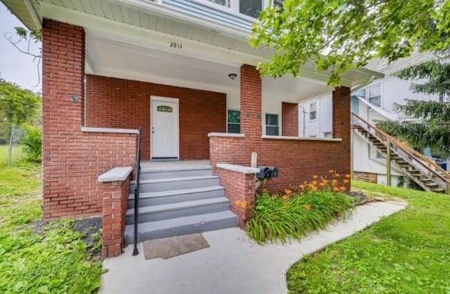 Building Photo - 2814 Montebello Ter Unit Apt A