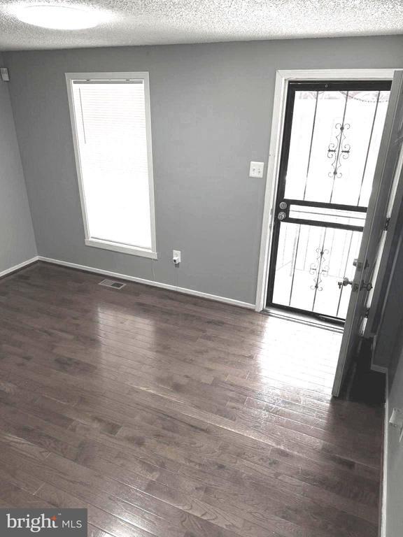Photo - 1754 Abbotston St