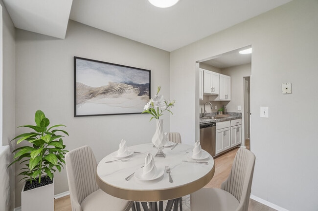 Building Photo - Laketree Rental