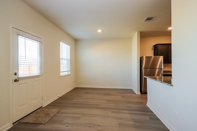 Photo - 5902 Sapphire Lagoon Rd