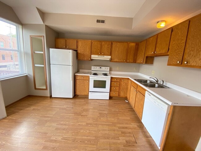 Photo - W Norwich Ave 32-34 GW2 Unit 32