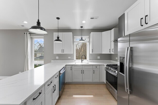 Photo - 7430 N Hermitage Ave