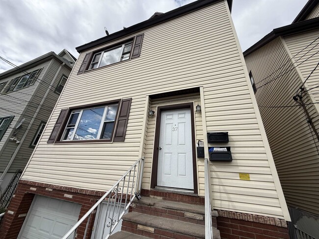 Photo - 37 E 49th St Unit 2