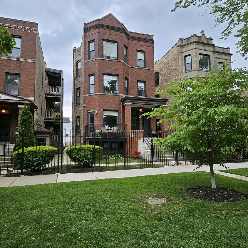 Photo - 3257 W Palmer St (Chicago, IL)