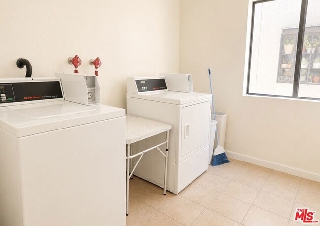 Photo - 13406 Moorpark St Unit 102