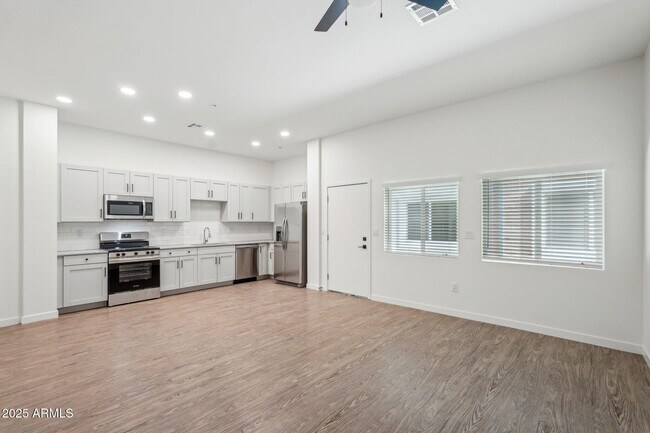 Photo - 3031 W Northern Ave Unit 108