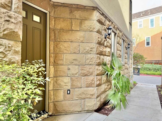 Photo - 2906 Worthing Common